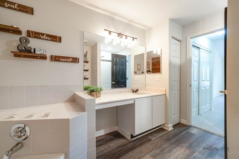 Tiny photo for 520 Palm Court #B, Crystal Lake, IL 60014 (MLS # 12621096)