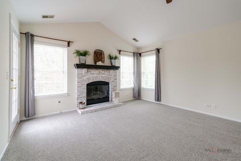 Tiny photo for 520 Palm Court #B, Crystal Lake, IL 60014 (MLS # 12621096)