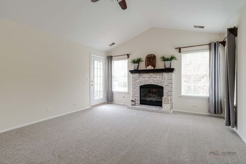 Tiny photo for 520 Palm Court #B, Crystal Lake, IL 60014 (MLS # 12621096)