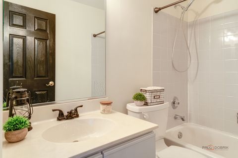 Tiny photo for 520 Palm Court #B, Crystal Lake, IL 60014 (MLS # 12621096)