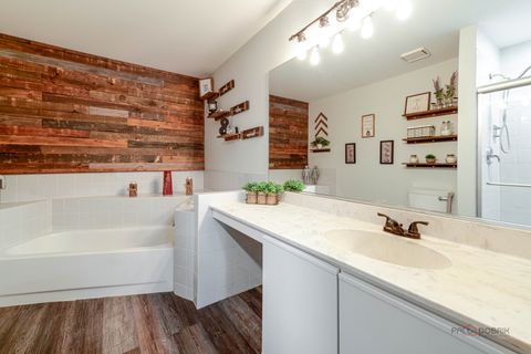 Tiny photo for 520 Palm Court #B, Crystal Lake, IL 60014 (MLS # 12621096)