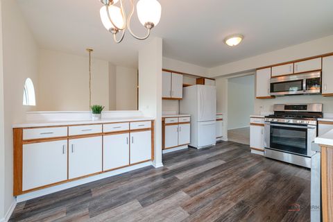 Tiny photo for 520 Palm Court #B, Crystal Lake, IL 60014 (MLS # 12621096)