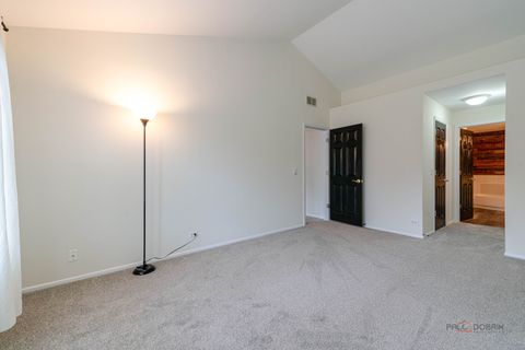 Tiny photo for 520 Palm Court #B, Crystal Lake, IL 60014 (MLS # 12621096)