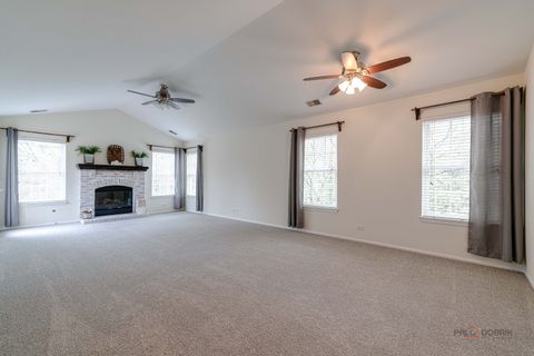 Tiny photo for 520 Palm Court #B, Crystal Lake, IL 60014 (MLS # 12621096)