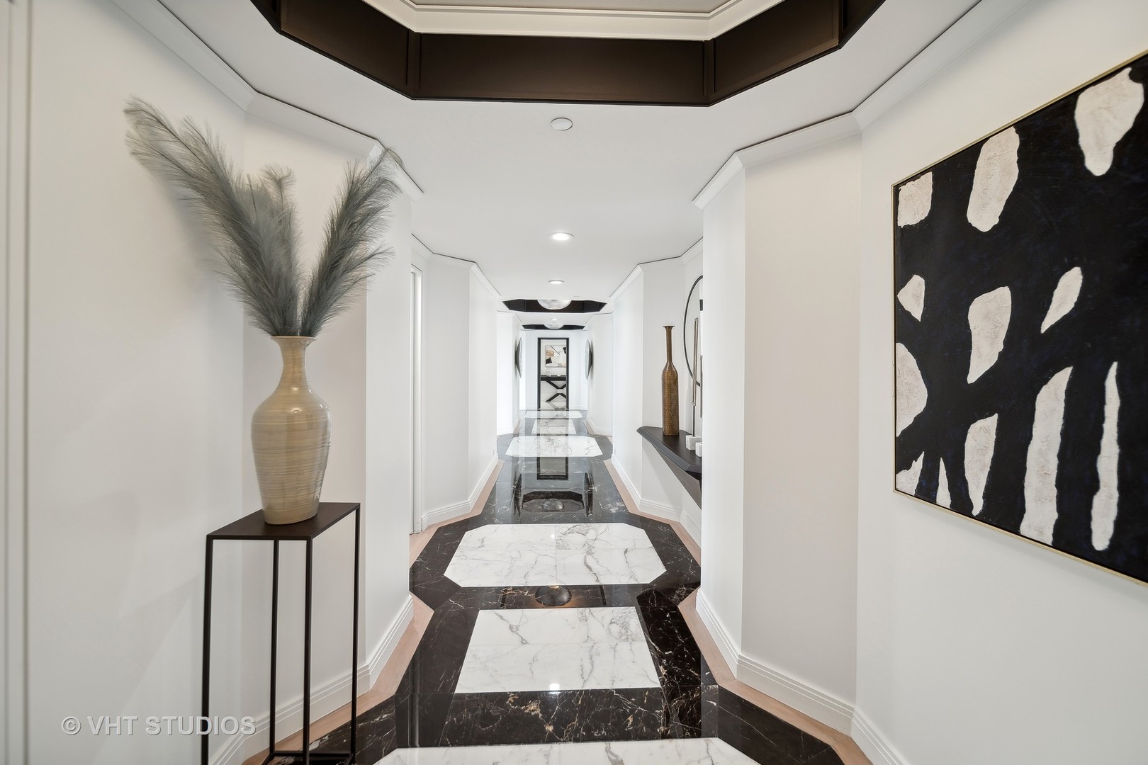 950 N MICHIGAN Avenue 4904