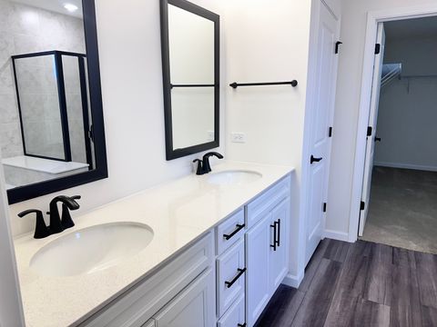 Tiny photo for 2240 Bent Grass Way, Bolingbrook, IL 60490 (MLS # 12520690)