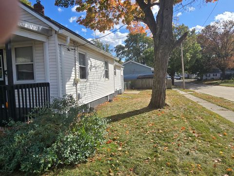 Tiny photo for 708 W Graham Street, Bloomington, IL 61701 (MLS # 12499658)