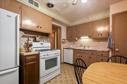 Tiny photo for 3806 Harvard Terrace, Skokie, IL 60076 (MLS # 12771267)