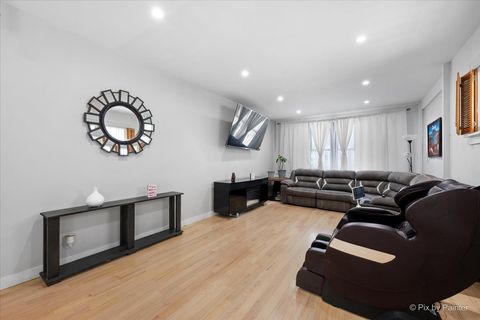 Tiny photo for 140 S Hudson Street, Westmont, IL 60559 (MLS # 12566942)