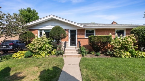 Photo of 8315 Parkside Avenue, Morton Grove, IL 60053 (MLS # 12754607)