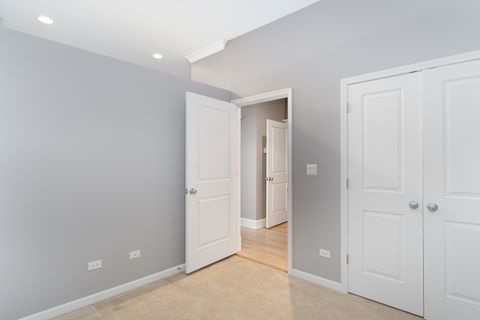 Tiny photo for 800 W Cornelia Avenue #209, Chicago, IL 60657 (MLS # 12584900)