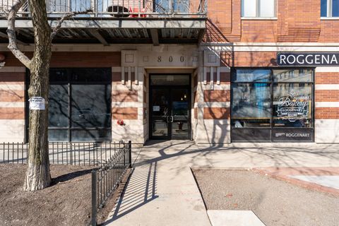 Tiny photo for 800 W Cornelia Avenue #209, Chicago, IL 60657 (MLS # 12584900)