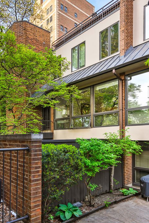 1343 N Sutton Place Chicago IL 60610