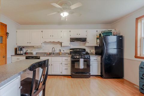 Tiny photo for 501 NE 3rd Street, Atlanta, IL 61723 (MLS # 12609244)