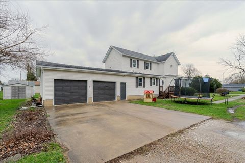 Tiny photo for 501 NE 3rd Street, Atlanta, IL 61723 (MLS # 12609244)