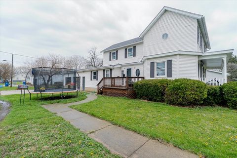 Tiny photo for 501 NE 3rd Street, Atlanta, IL 61723 (MLS # 12609244)