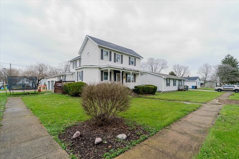 Tiny photo for 501 NE 3rd Street, Atlanta, IL 61723 (MLS # 12609244)