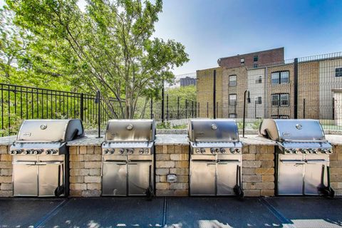 Tiny photo for 3930 N Pine Grove Avenue #3009, Chicago, IL 60613 (MLS # 12506521)