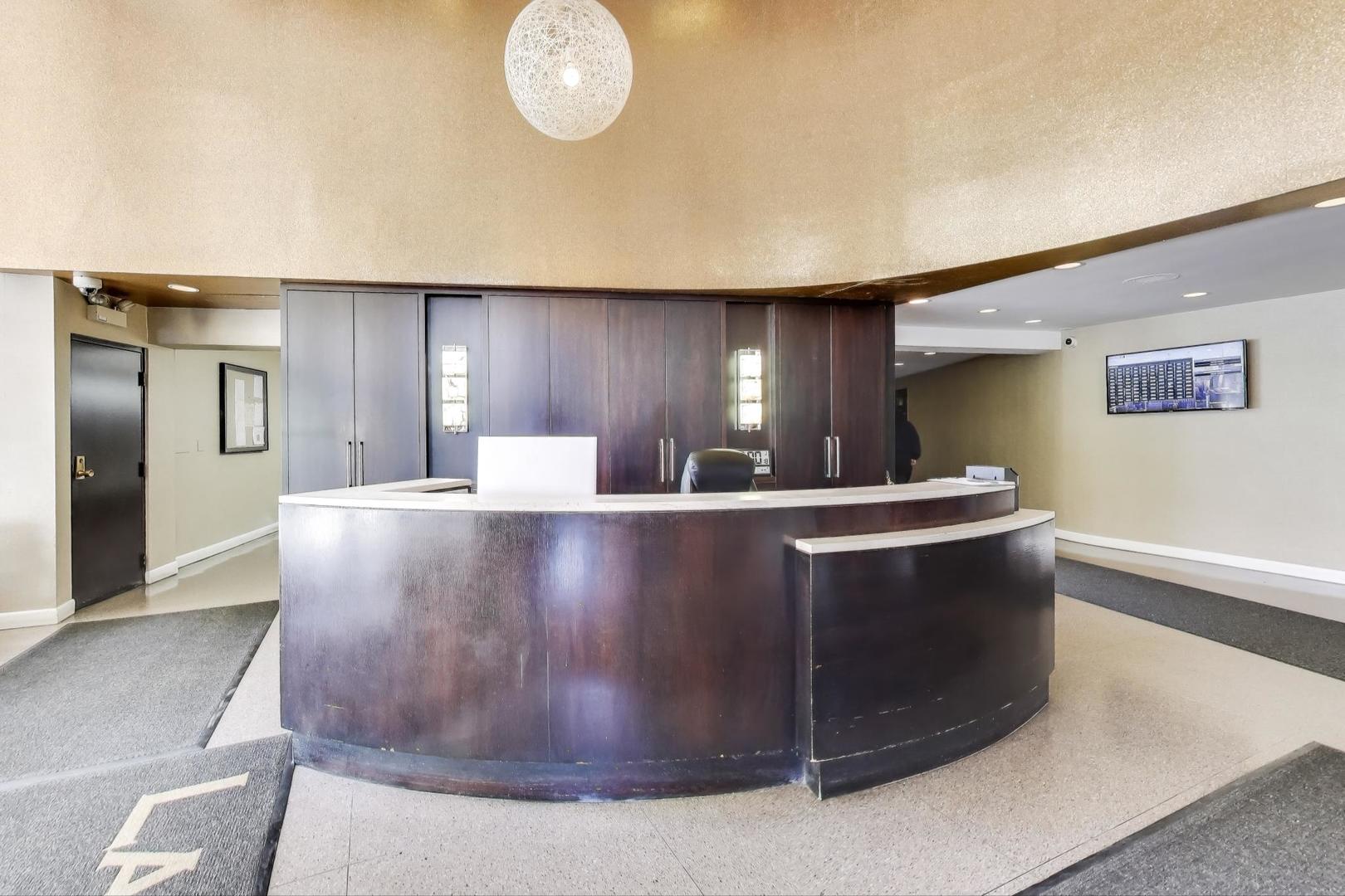 3930 N Pine Grove Avenue 3009