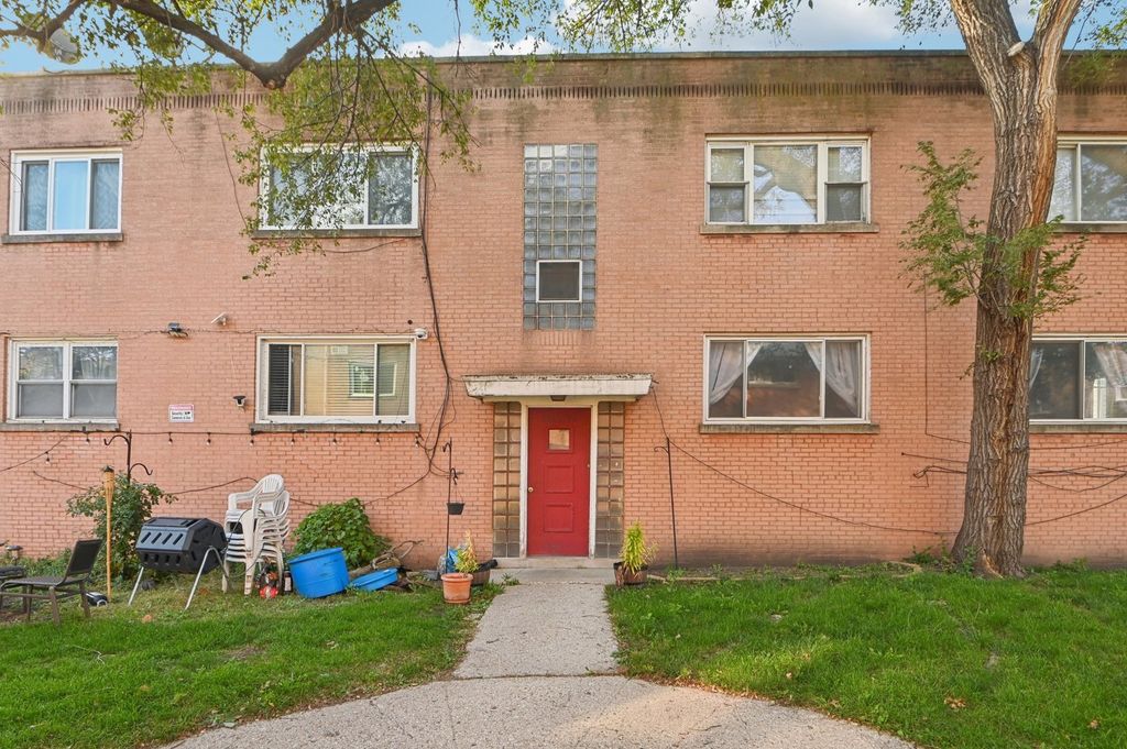 Photo for 2444 W Berwyn Avenue #1N, Chicago, IL 60625 (MLS # 12504982)