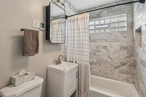 Tiny photo for 2444 W Berwyn Avenue #1N, Chicago, IL 60625 (MLS # 12504982)