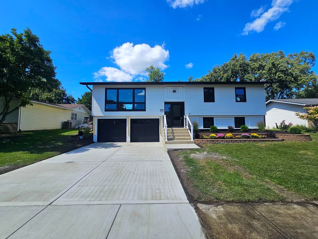 Photo for 6230 Boca Rio Drive, Oak Forest, IL 60452 (MLS # 12497068)