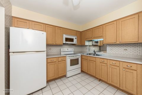 Tiny photo for 7502 Farmingdale Drive #206, Darien, IL 60561 (MLS # 12528929)