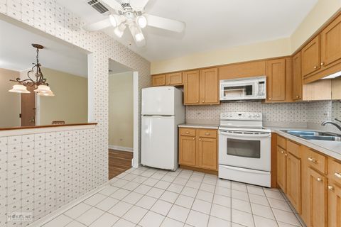 Tiny photo for 7502 Farmingdale Drive #206, Darien, IL 60561 (MLS # 12528929)