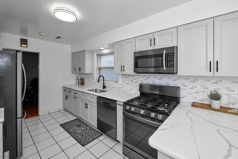 Tiny photo for 5500 Harvard Terrace, Skokie, IL 60077 (MLS # 12622963)