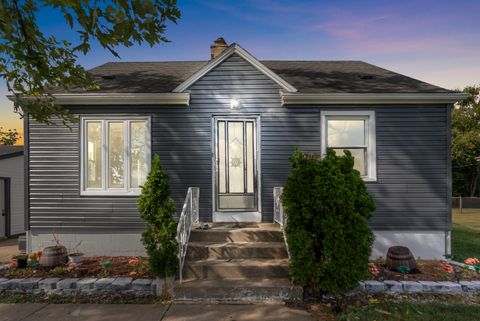 Tiny photo for 2N152 Wisconsin Avenue, Villa Park, IL 60181 (MLS # 12493347)