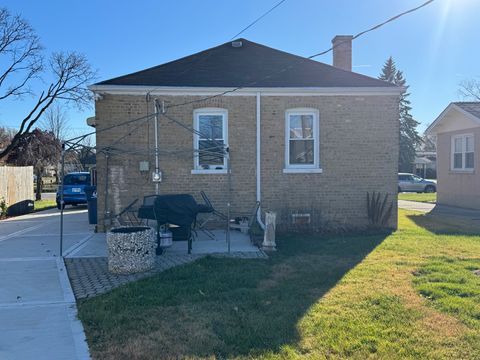 Tiny photo for 886 E Thacker Street, Des Plaines, IL 60016 (MLS # 12523395)