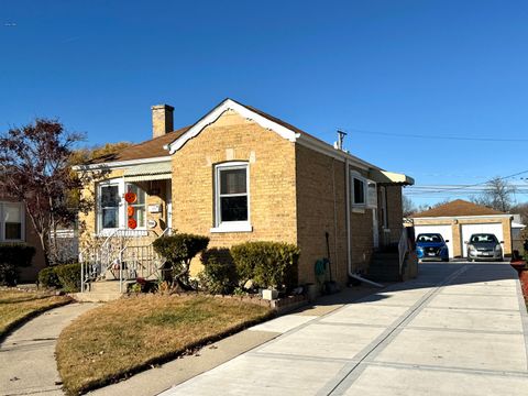 Tiny photo for 886 E Thacker Street, Des Plaines, IL 60016 (MLS # 12523395)