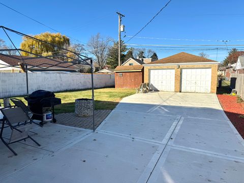Tiny photo for 886 E Thacker Street, Des Plaines, IL 60016 (MLS # 12523395)