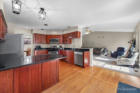 Tiny photo for 735 Royal Glen Drive, Cary, IL 60013 (MLS # 12604503)