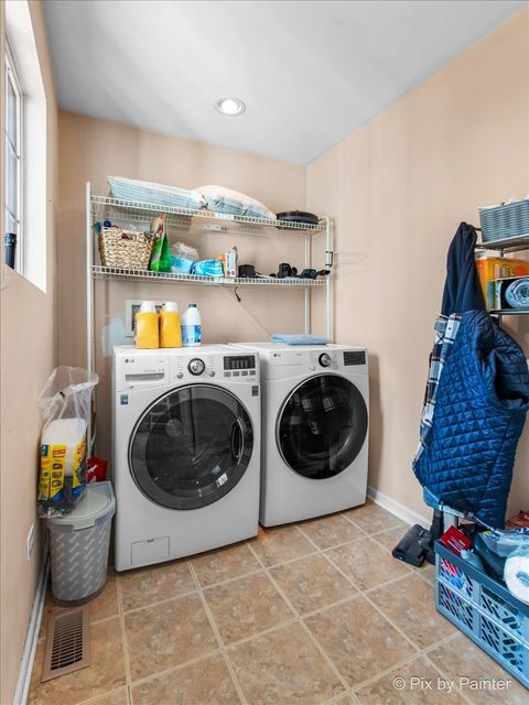 Tiny photo for 735 Royal Glen Drive, Cary, IL 60013 (MLS # 12604503)