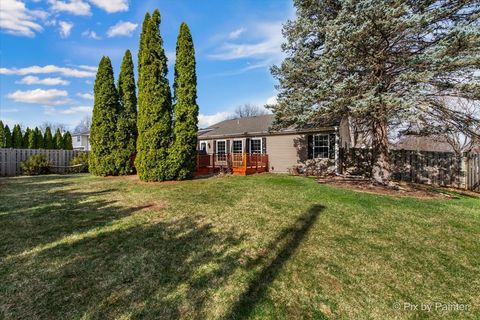 Tiny photo for 735 Royal Glen Drive, Cary, IL 60013 (MLS # 12604503)