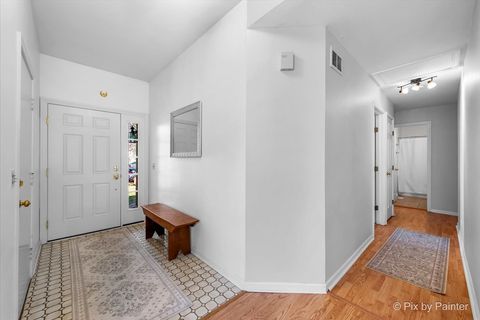 Tiny photo for 735 Royal Glen Drive, Cary, IL 60013 (MLS # 12604503)