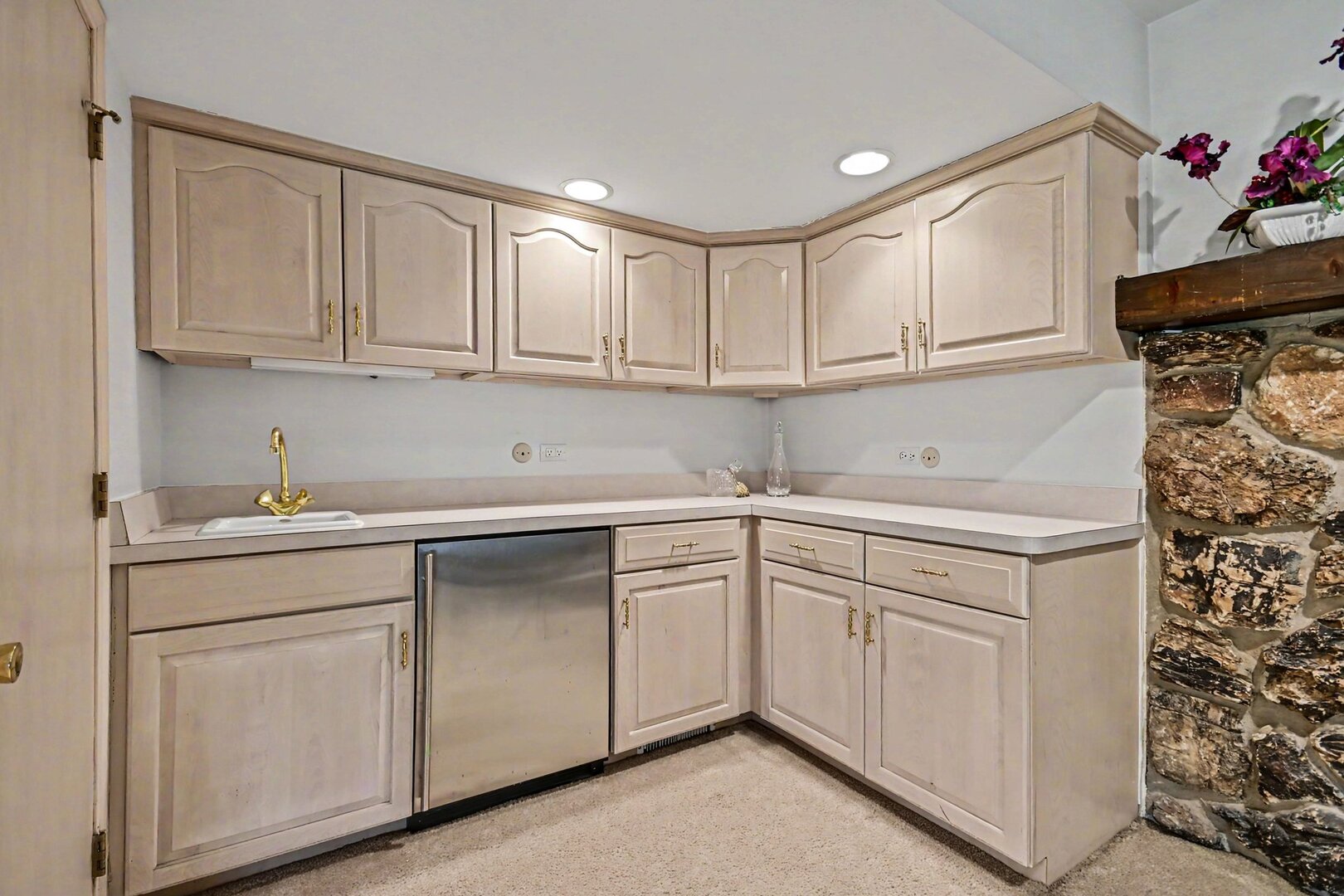 421 E Barclay Court
