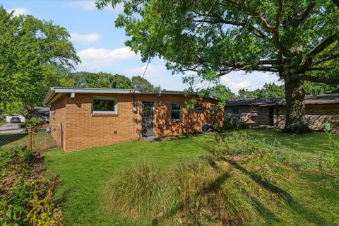 Tiny photo for 907 E Burkwood Drive, Urbana, IL 61801 (MLS # 12486229)