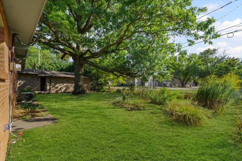 Tiny photo for 907 E Burkwood Drive, Urbana, IL 61801 (MLS # 12486229)