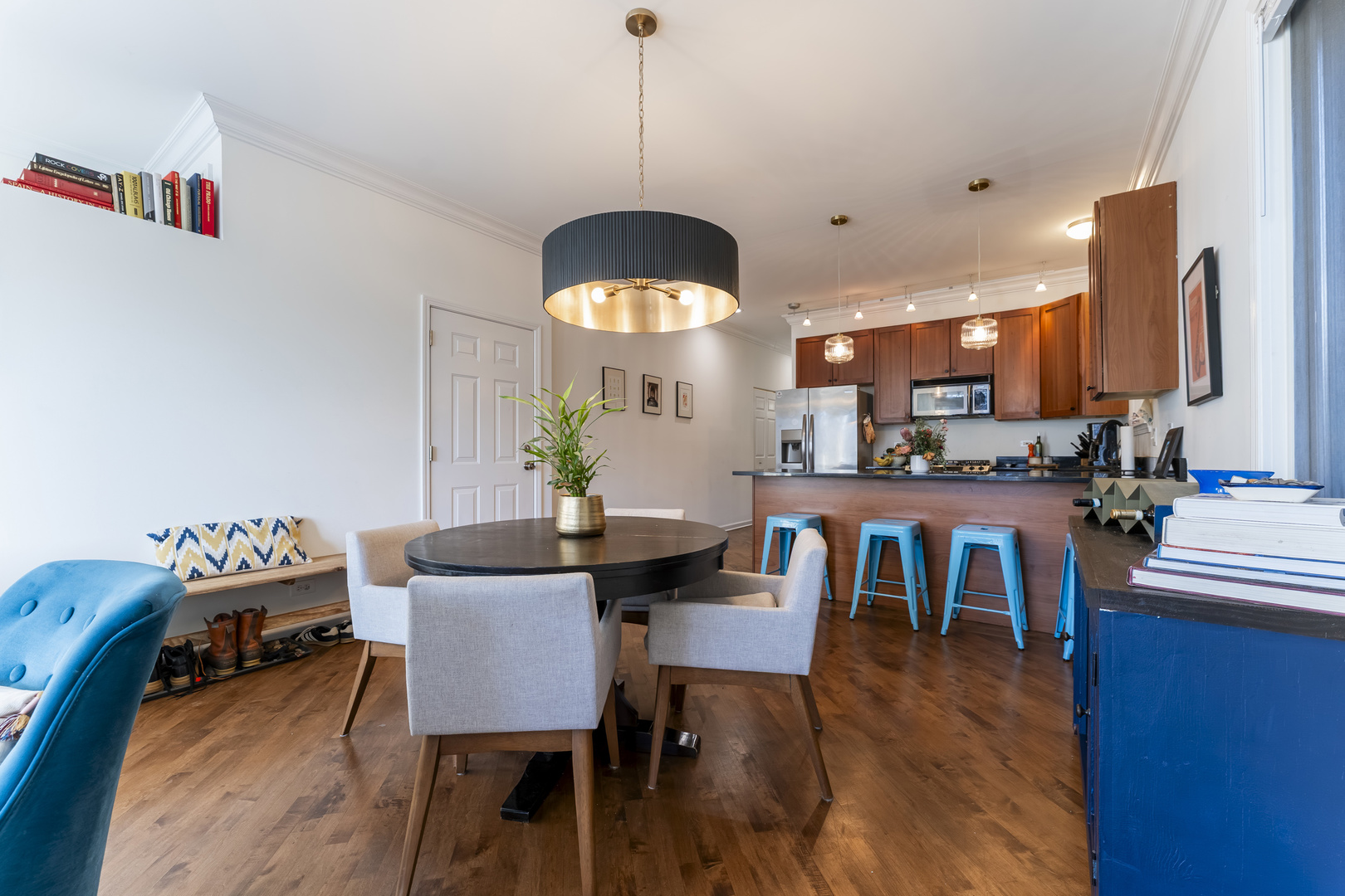 1747 N Artesian Avenue 2