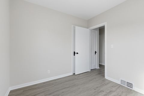 Tiny photo for 2721 Redwood Avenue, Davenport, IA 52802 (MLS # 12550669)