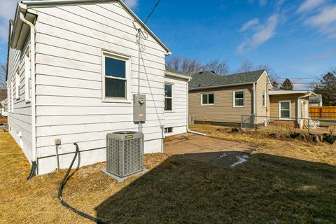 Tiny photo for 2721 Redwood Avenue, Davenport, IA 52802 (MLS # 12550669)