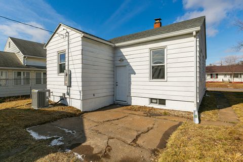 Tiny photo for 2721 Redwood Avenue, Davenport, IA 52802 (MLS # 12550669)