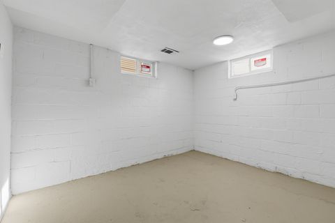 Tiny photo for 2721 Redwood Avenue, Davenport, IA 52802 (MLS # 12550669)