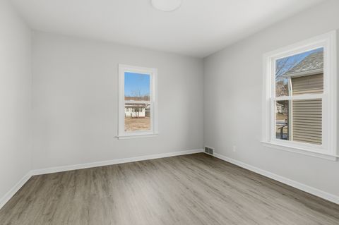 Tiny photo for 2721 Redwood Avenue, Davenport, IA 52802 (MLS # 12550669)