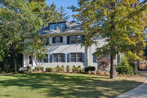 Photo of 527 Warwick Road, Kenilworth, IL 60043 (MLS # 12356234)