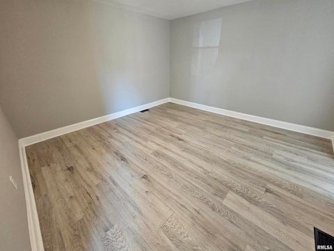 Tiny photo for 309 W 11th St Street, Metropolis, IL 62960 (MLS # EB459658)