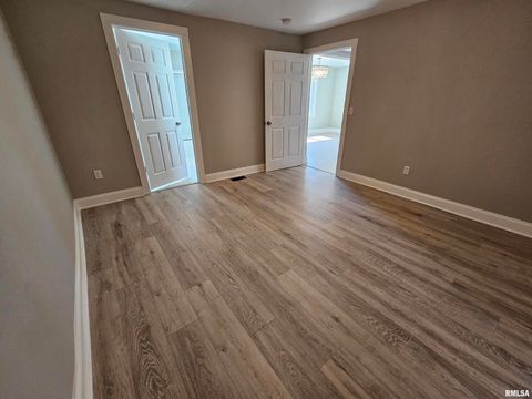 Tiny photo for 309 W 11th St Street, Metropolis, IL 62960 (MLS # EB459658)