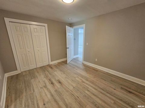 Tiny photo for 309 W 11th St Street, Metropolis, IL 62960 (MLS # EB459658)